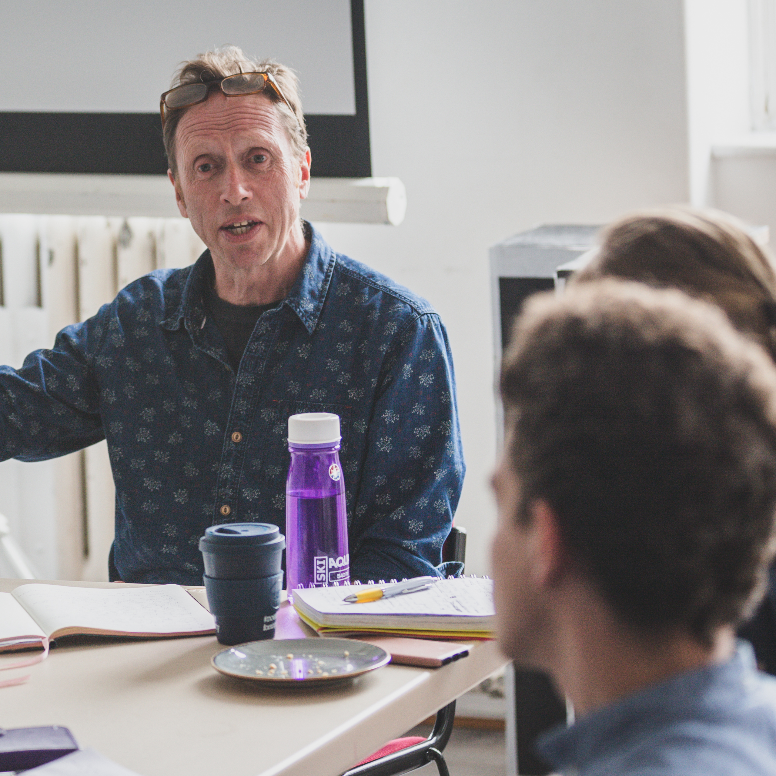 SImon from Quirk Theatre leads a discussion around a table with other theatre makers