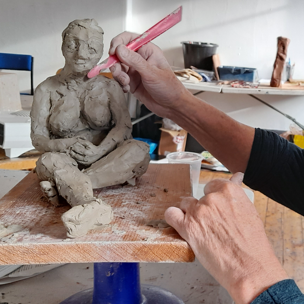 How to Start Sculpting in Clay (a beginners guide)